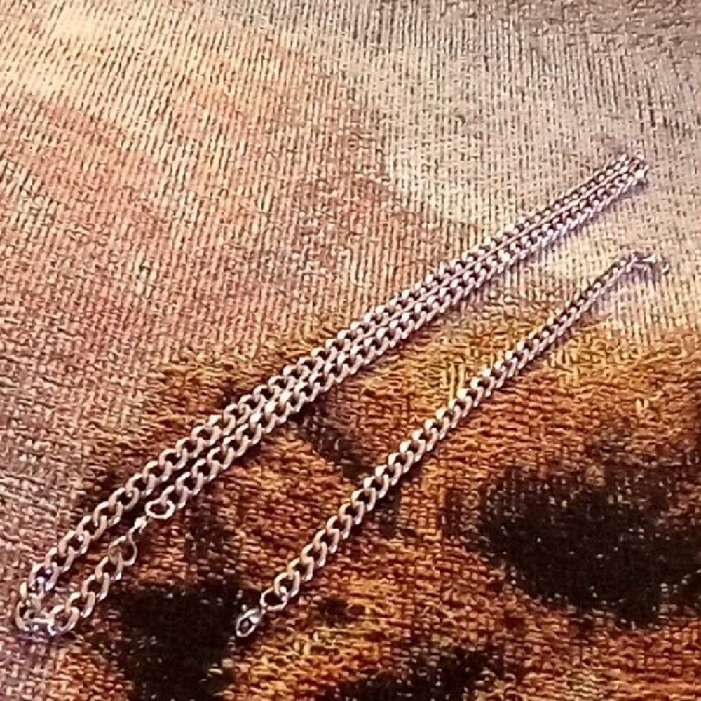 Two Piece Set 20 Inch Chain With Matching Braclet Very Nice